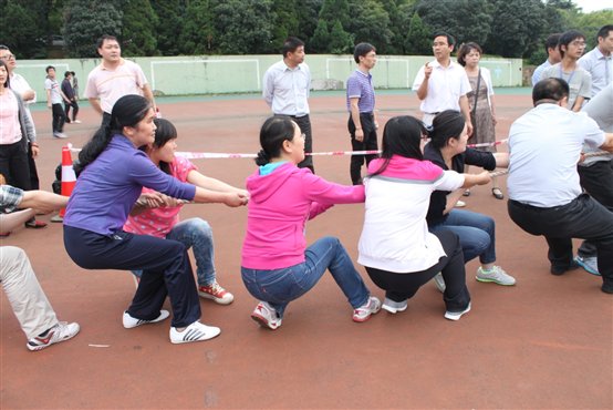 说明: F:\学院视频\201305教职工拔河赛\IMG_8356.JPG